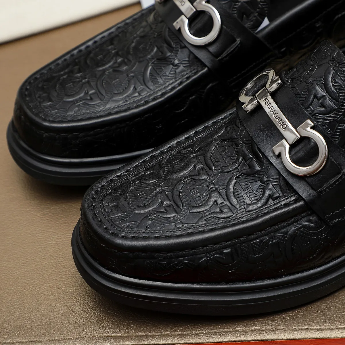 Men's shoes 260🕷🕷🐂【Ferragamo】Ferragamo Popular fashionable casual shoes🇨🇳Official website counter 1:1 production, original mold opening💯Good quality can be seen, imported high-end first-layer pebbled calfskin, water-dyed🐂leather lining🌿very clear texture, high-quality waterproof, non-slip and wear-resistant outsole🎋high quality and low price, truly handmade🍓, color optional! Code number 38-44 (45. To be customized)